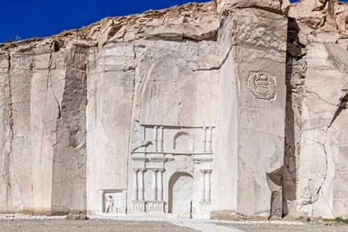 View of the Añashuayco Sillar Quarries in Arequipa during a guided tour.